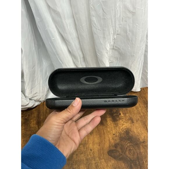 Oakley Black Authentic Hard Shell Eyeglass Case Protective Clam Shell CASE ONLY - Picture 1 of 10